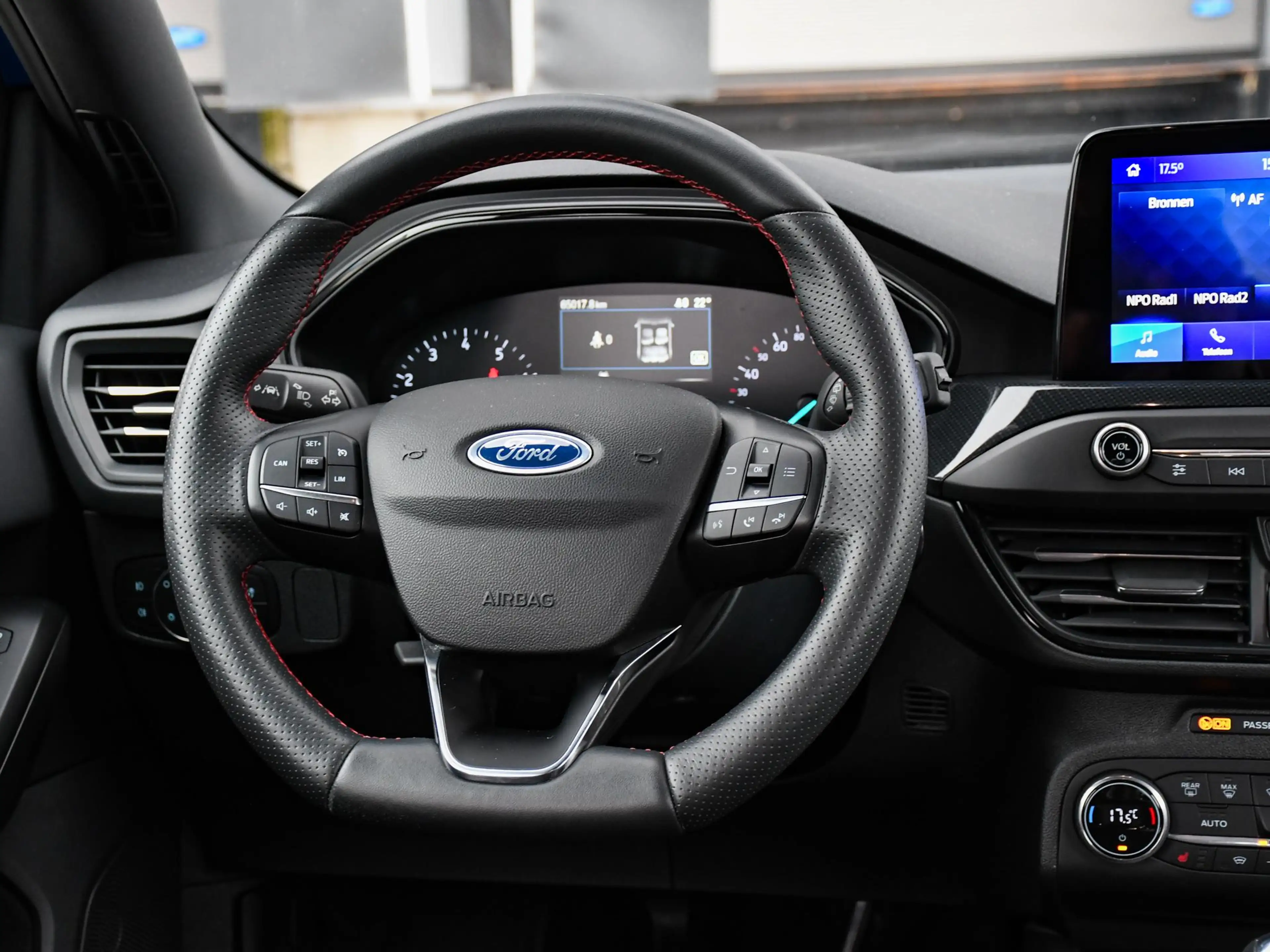 Ford Focus Wagon ST Line Business 1.0 EcoBoost Hybrid 125pk W — photo 14