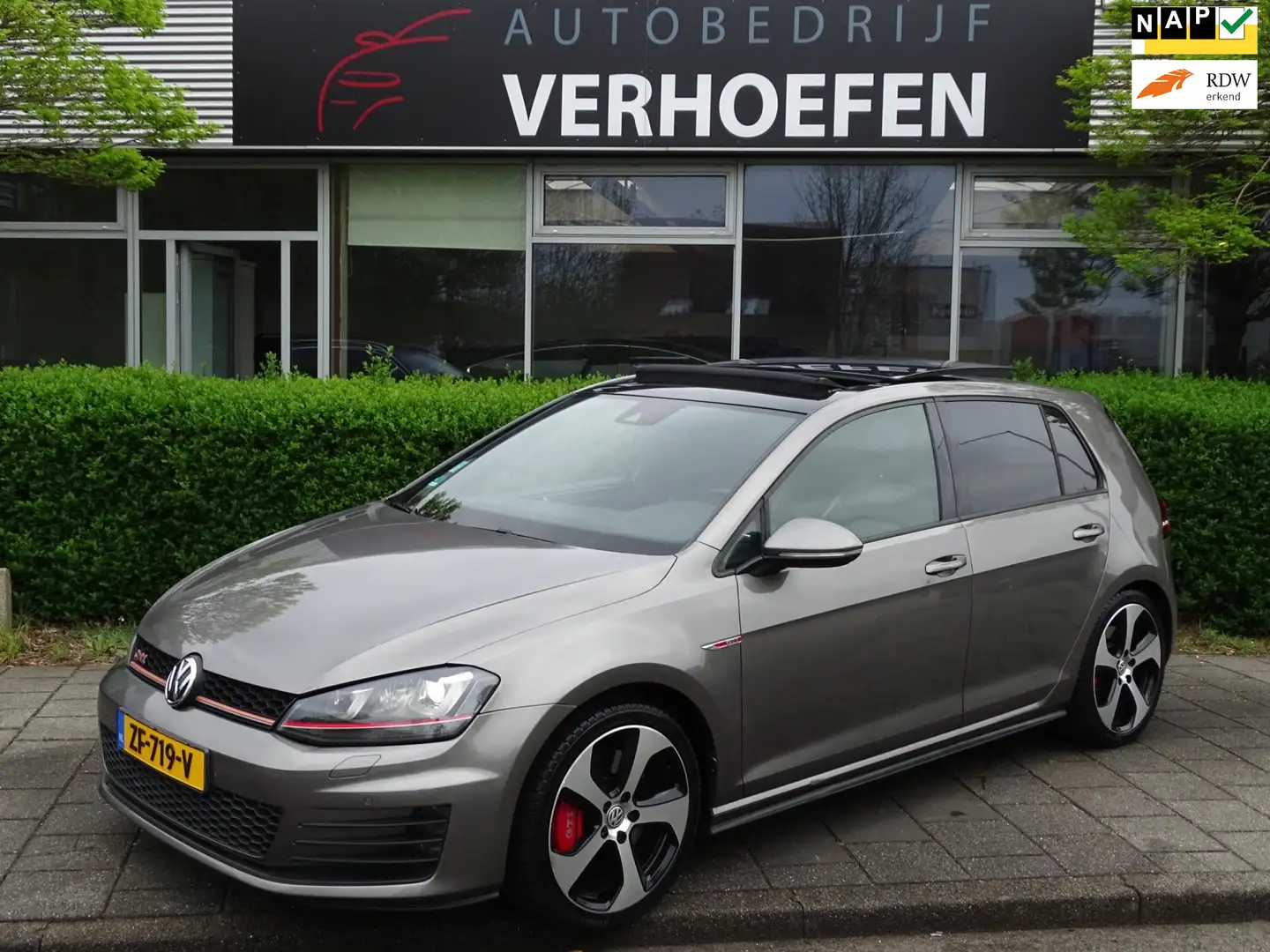 Volkswagen Golf GTI 2.0 TSI Performance - PANORAMADAK - STOEL VERW - P siva - 1