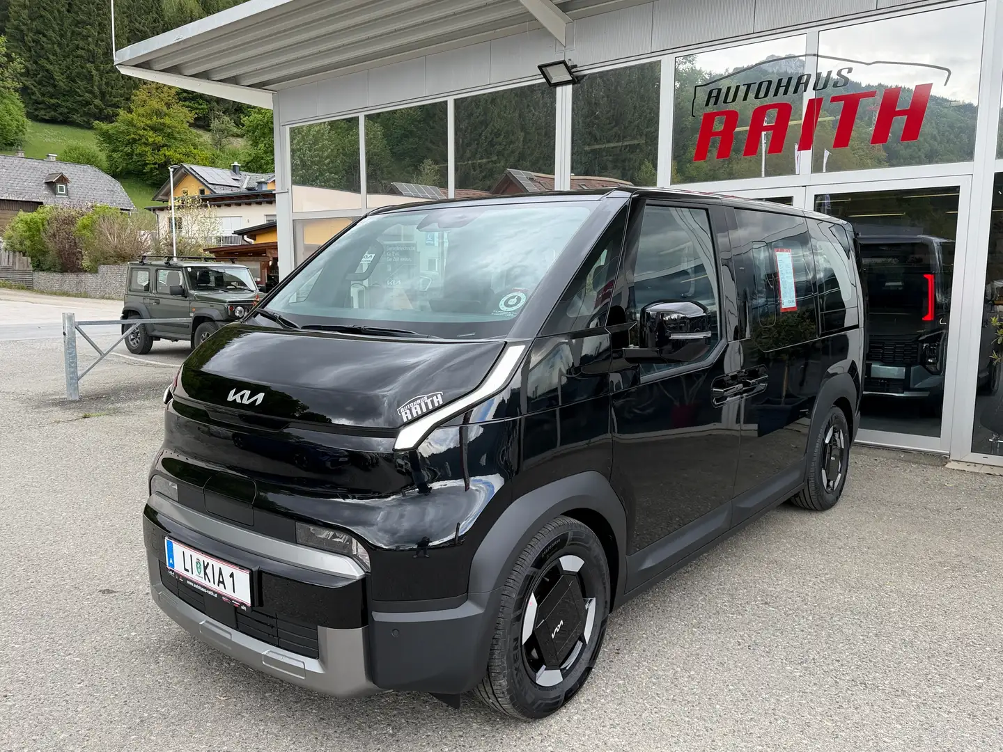 Kia PV5 Passenger PV5 71,2kWh Earth P1 u. P2 Long Range Schwarz - 1
