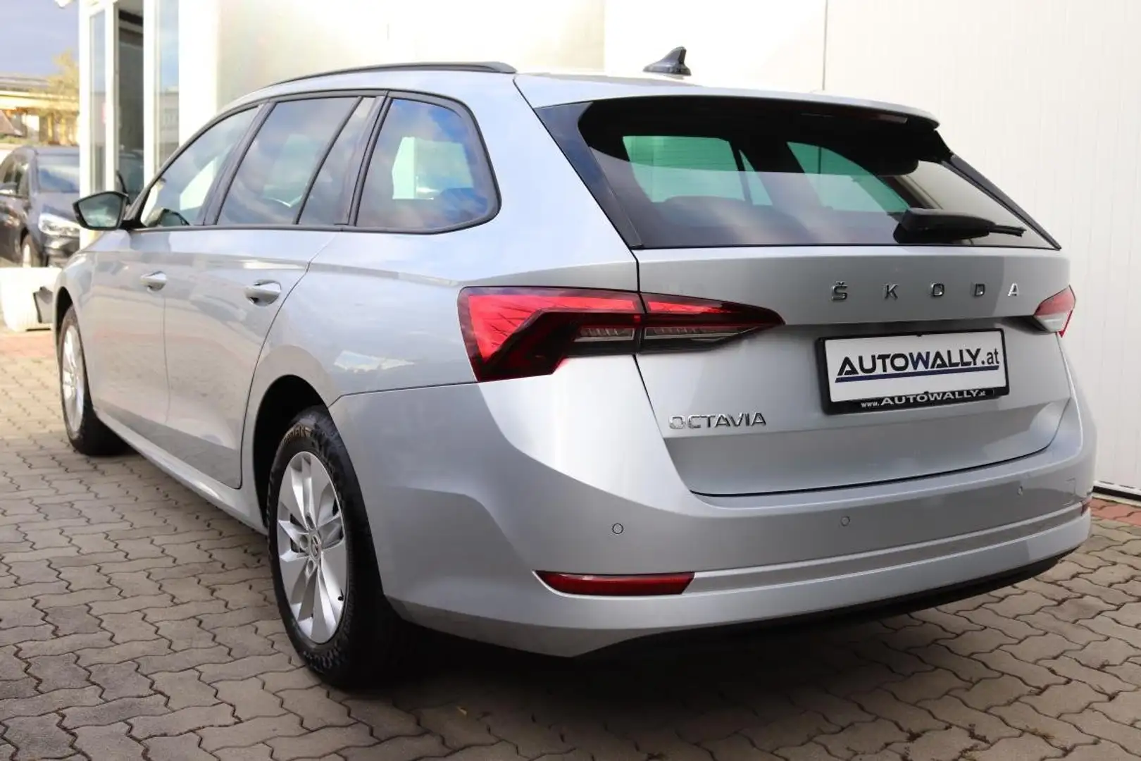 Skoda Octavia Octavia Combi 2,0 TDI Business Silber - 2