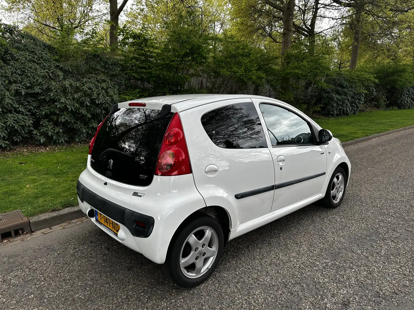 Peugeot 107 1.0-12V XR Wit - 2