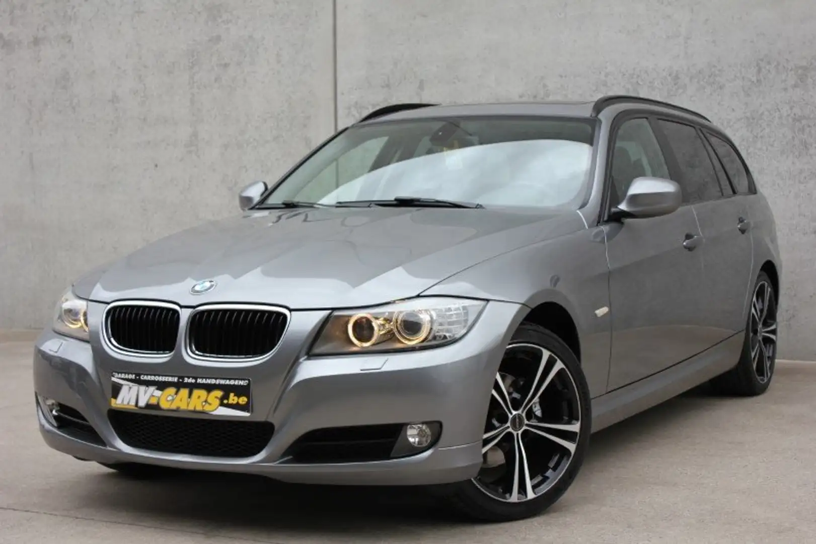 BMW 318 BMW 318i Touring/Xenon/Panodak.... Gris - 2