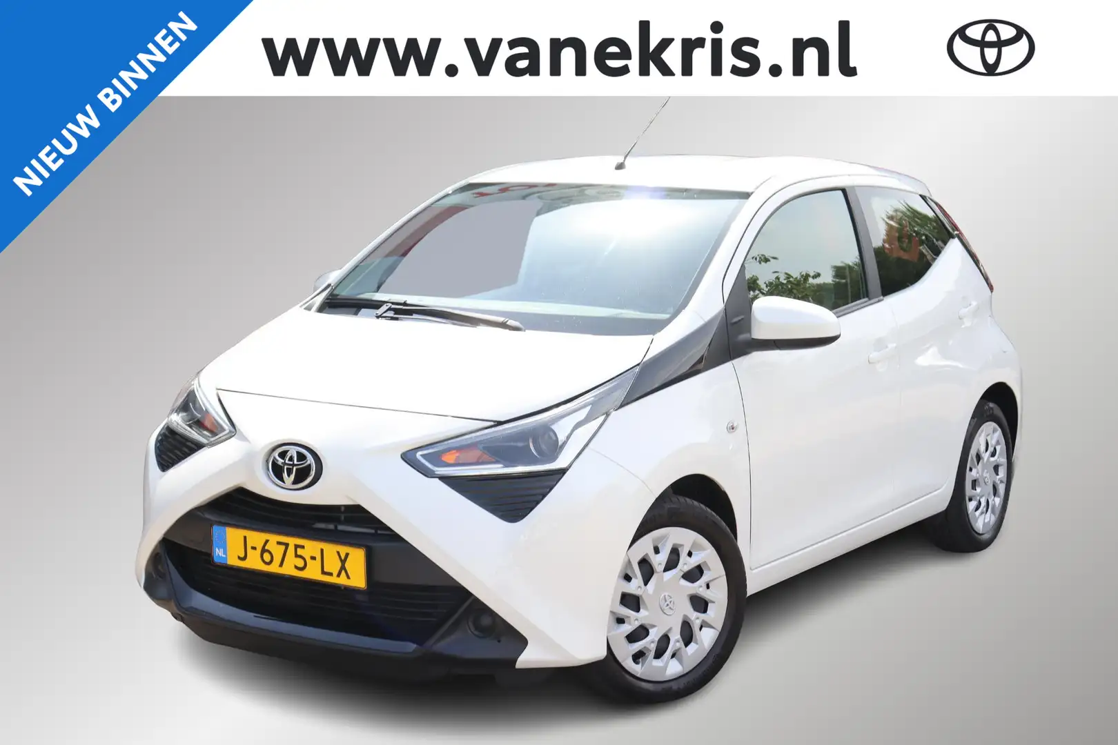 Toyota Aygo 1.0 VVT-i x-play Automaat Wit - 1