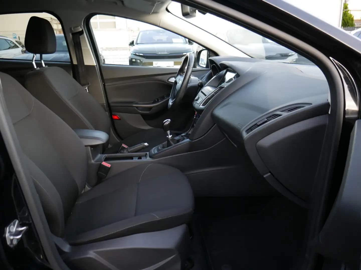 Ford Focus 1.0 EcoBoost Business SHZ NAVI FACEL. Noir - 2