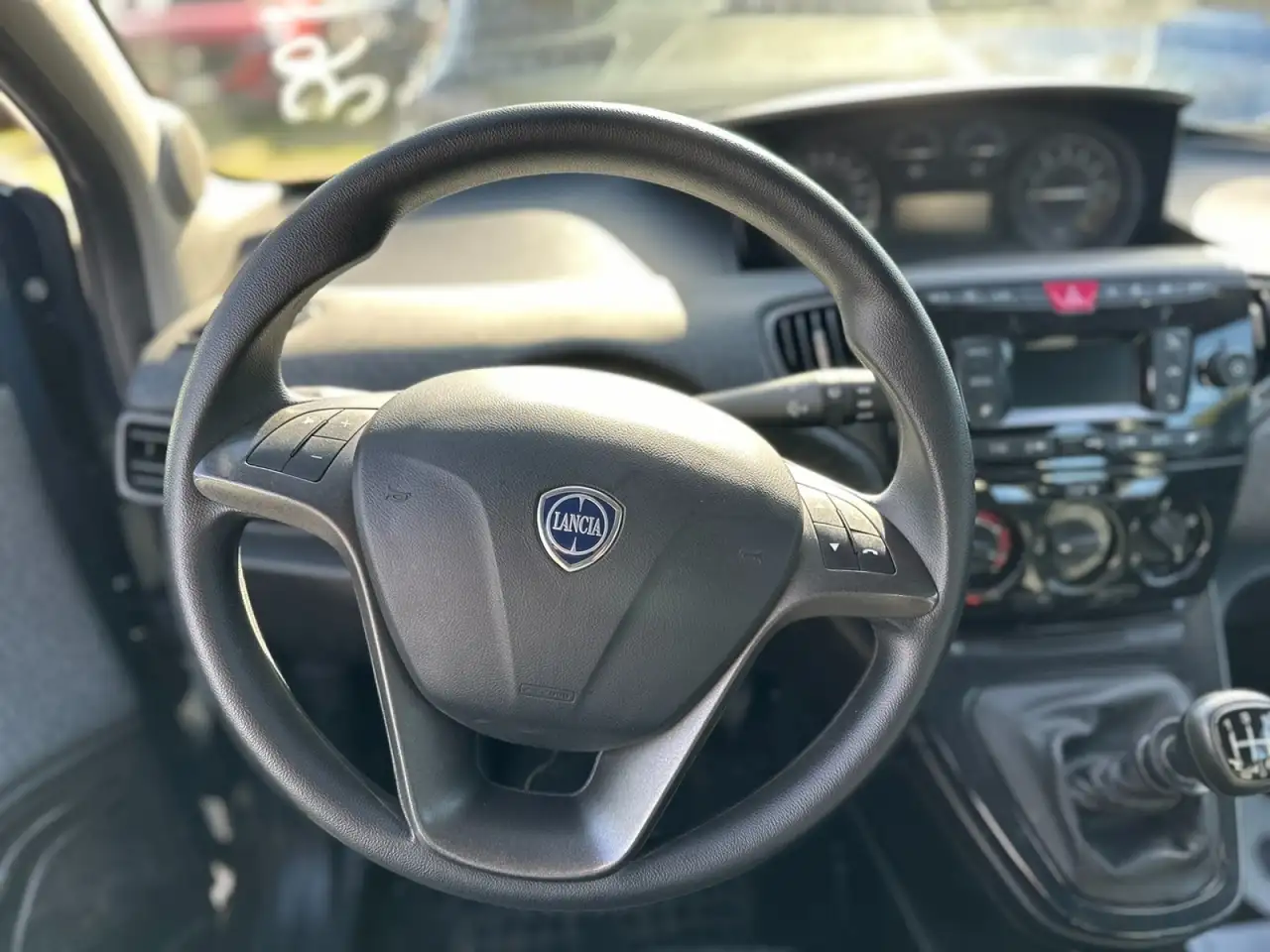 Lancia Ypsilon 2023 — фото 10