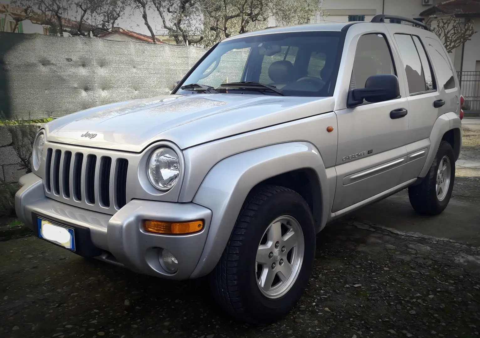 Jeep Cherokee Cherokee III 2002 2.5 crd LIMITED EDITION Srebrny - 1