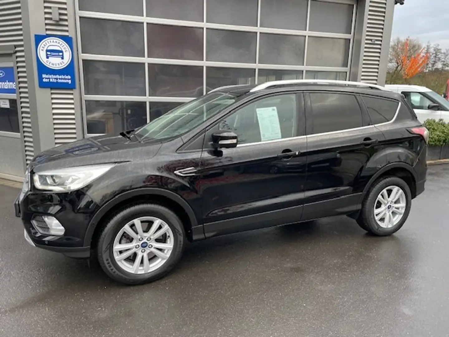 Ford Kuga Cool & Connect Schwarz - 2