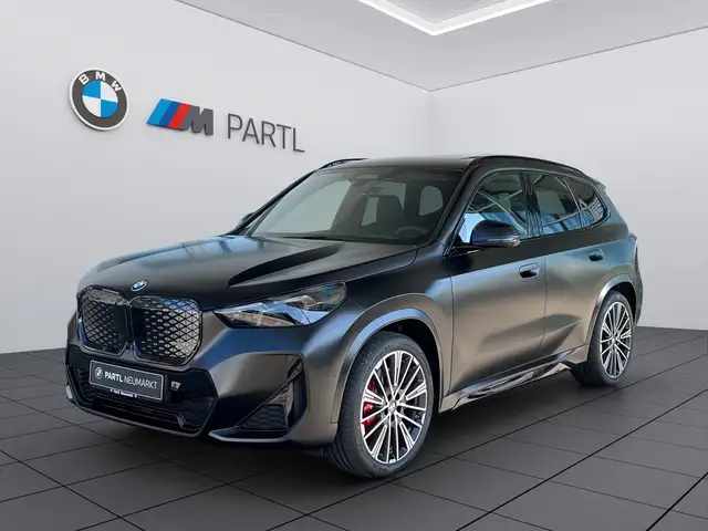 BMW iX1 xDrive30 M Sportpaket Pro adapLED PANO AHK HUD