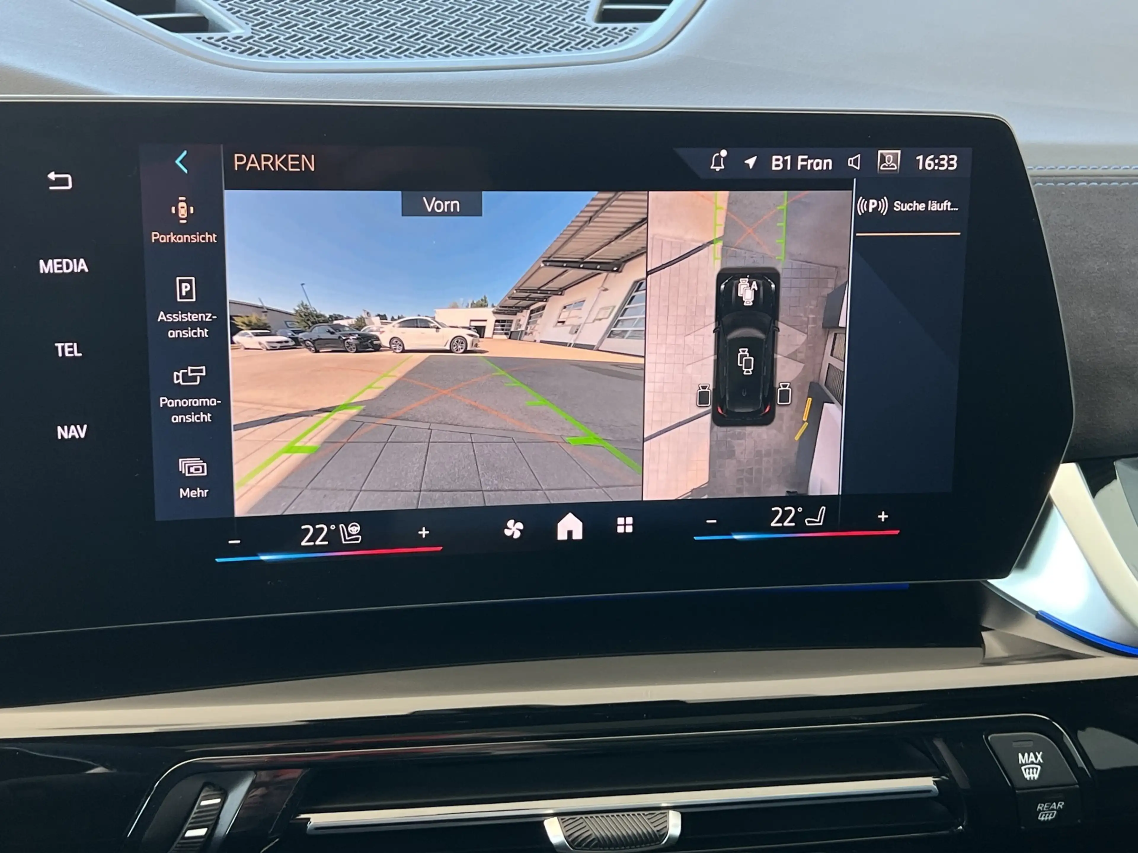 BMW iX1 xDrive30 M Sportpaket Pro adapLED PANO AHK HUD — photo 10
