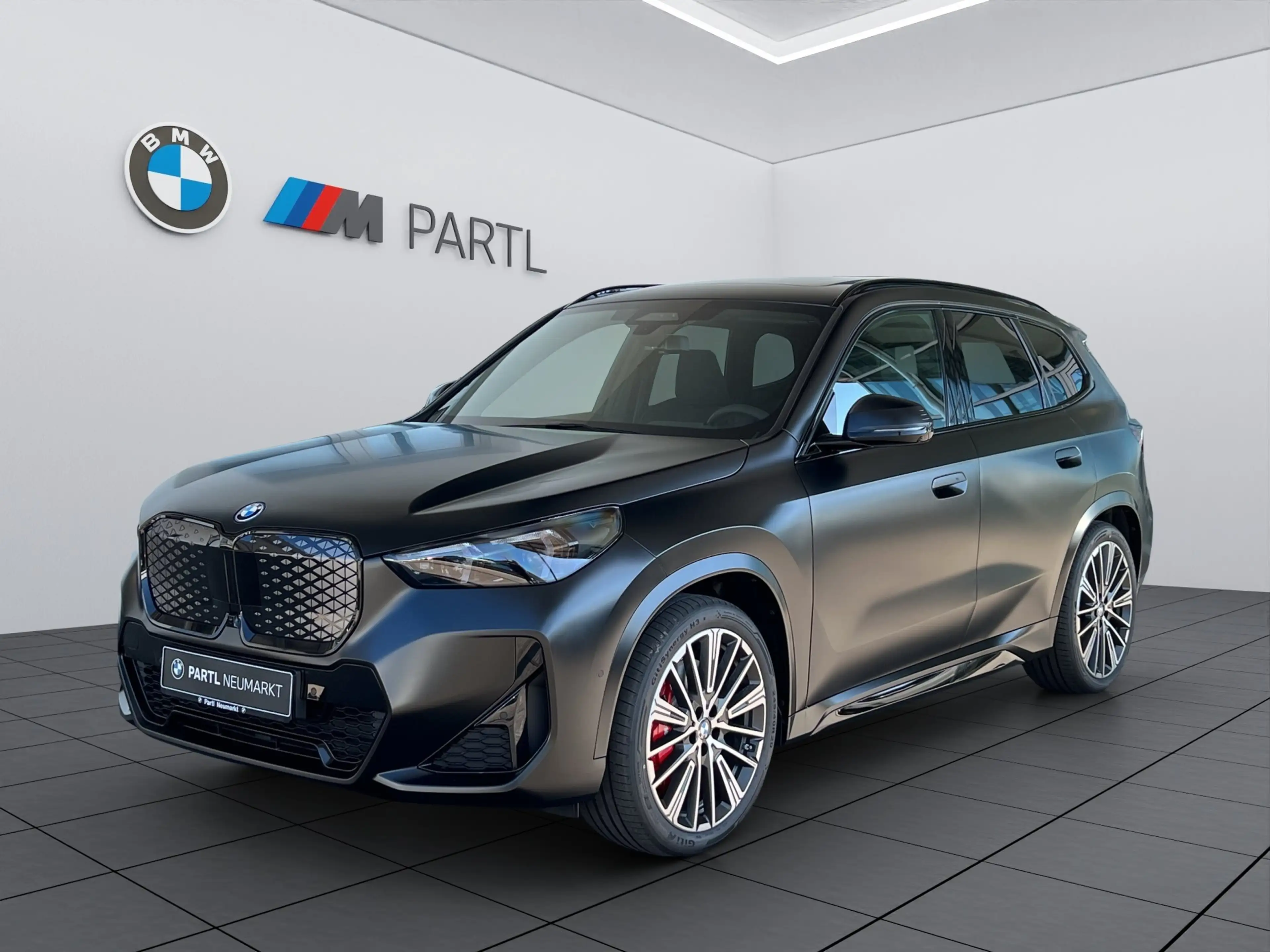 BMW iX1 xDrive30 M Sportpaket Pro adapLED PANO AHK HUD