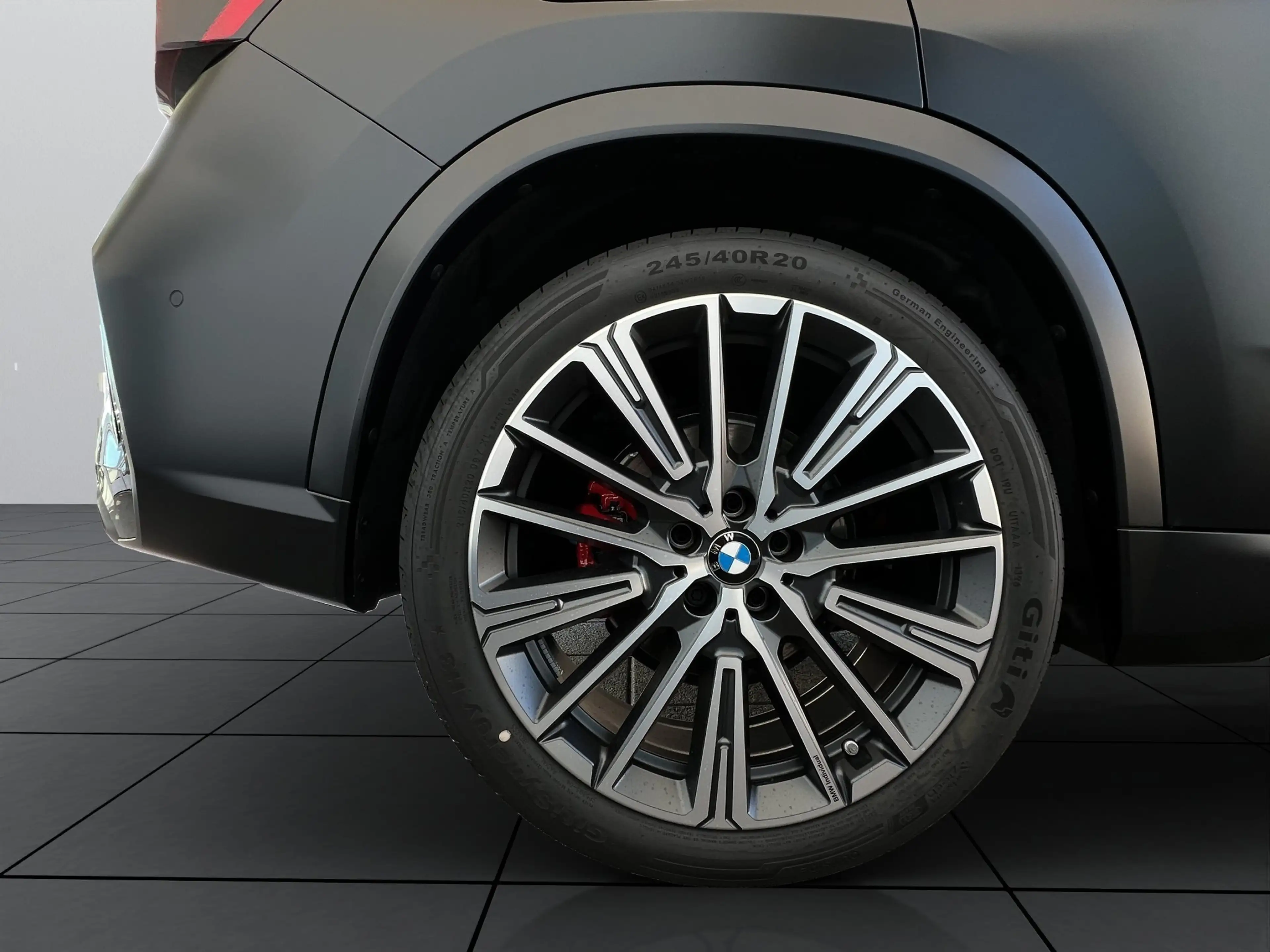 BMW iX1 xDrive30 M Sportpaket Pro adapLED PANO AHK HUD — photo 5