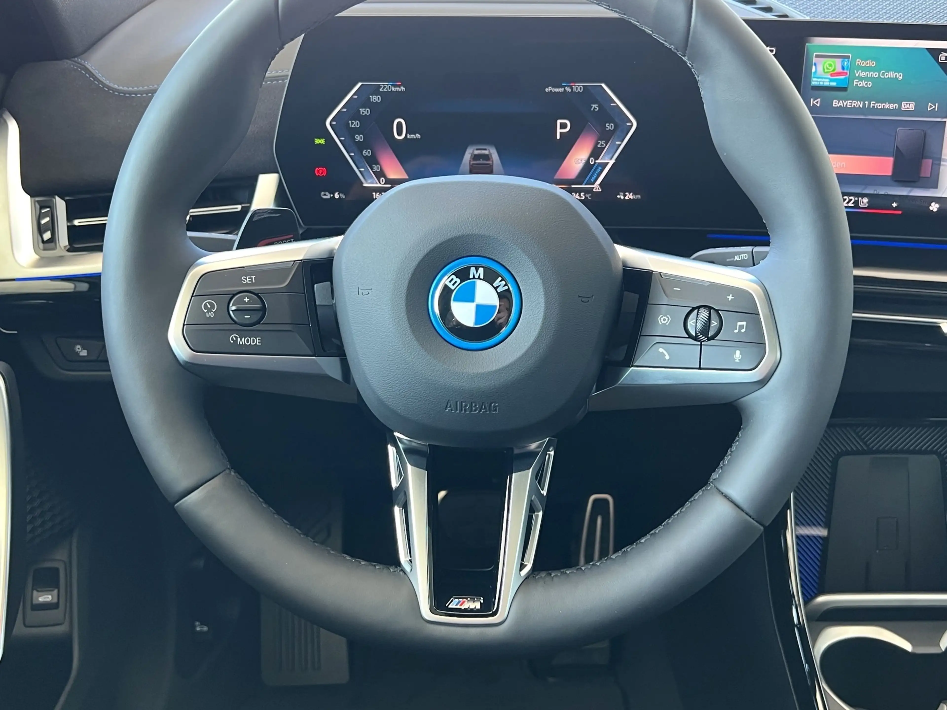 BMW iX1 xDrive30 M Sportpaket Pro adapLED PANO AHK HUD — photo 12