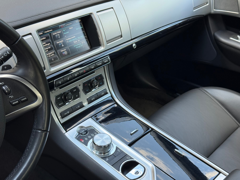 Jaguar XF XF 2.0i | 1 Owner | Full Jag Maintenance — photo 11