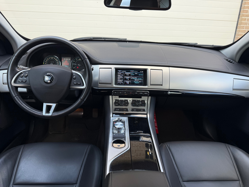 Jaguar XF XF 2.0i | 1 Owner | Full Jag Maintenance — photo 9