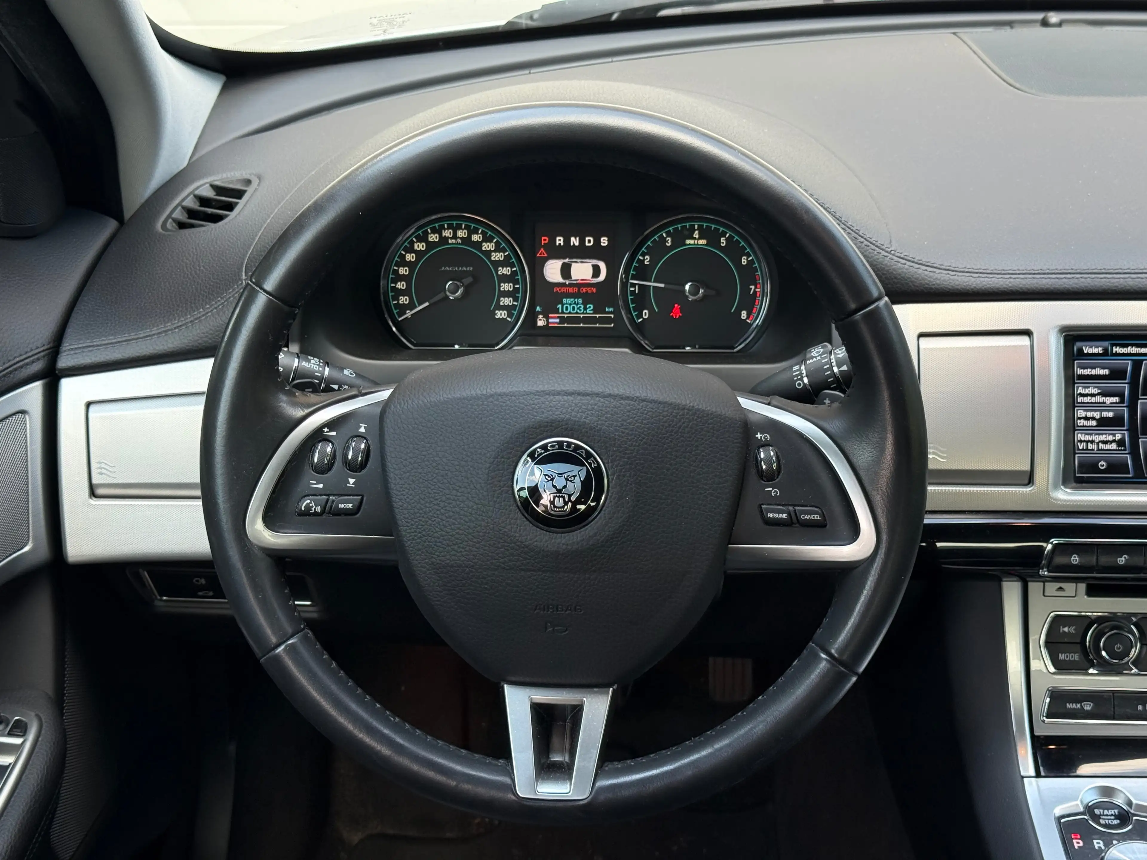 Jaguar XF XF 2.0i | 1 Owner | Full Jag Maintenance — photo 10