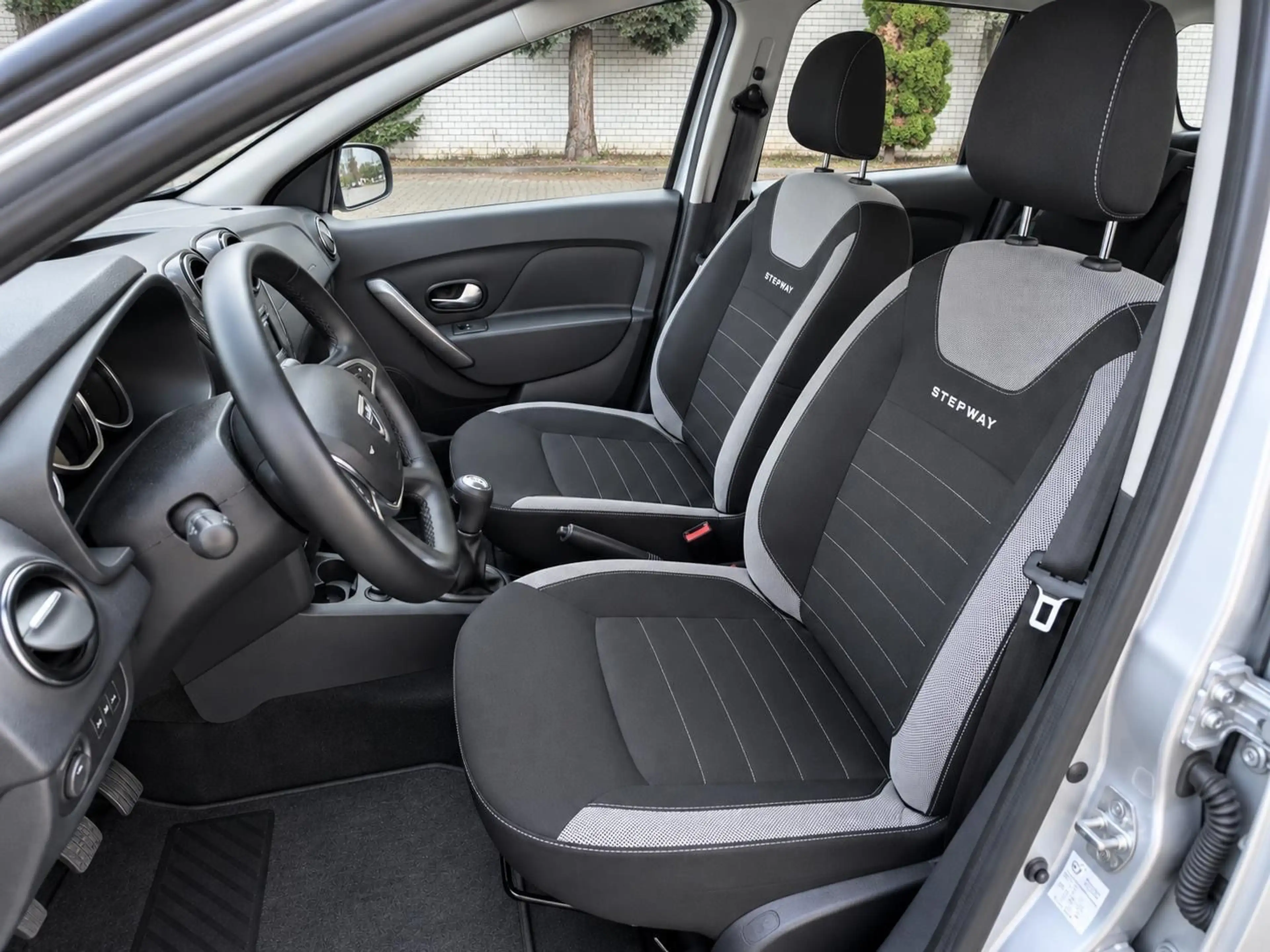 Dacia Logan MCV II Kombi TCe 90 Stepway / Kamera — photo 9