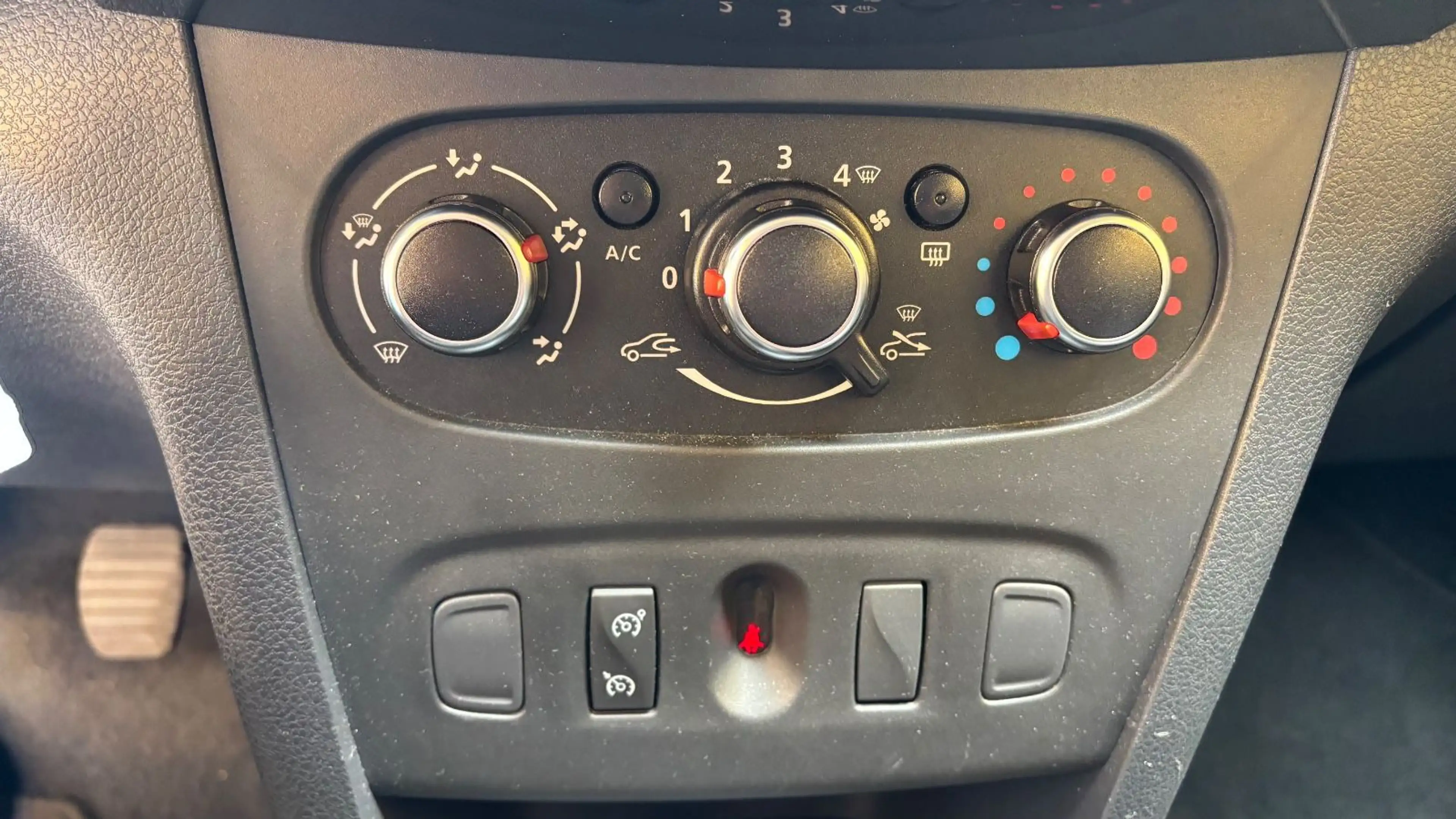 Dacia Logan MCV II Kombi TCe 90 Stepway / Kamera — photo 13