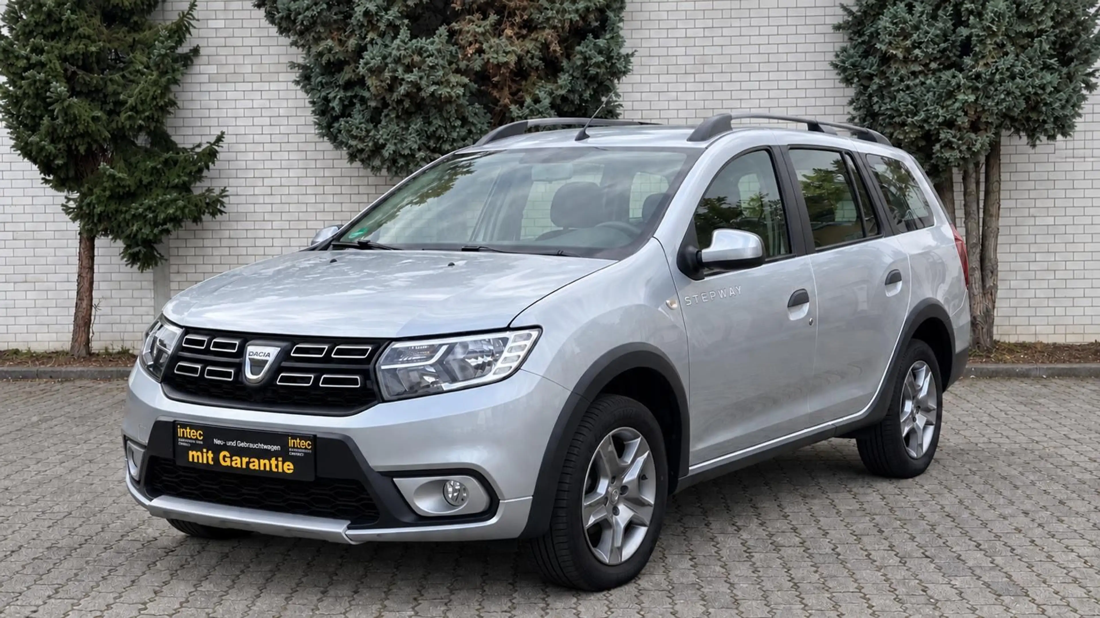 Dacia Logan MCV II Kombi TCe 90 Stepway / Kamera — photo 2