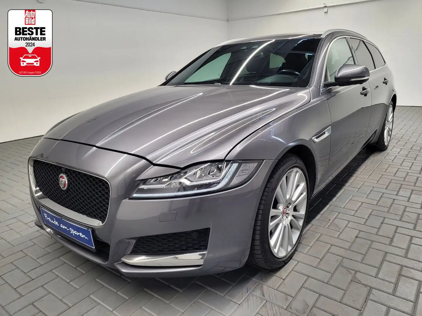 Jaguar XF Sportbrake AWD Portfolio LED/Navi/AHK/Pano/Me Grau - 1