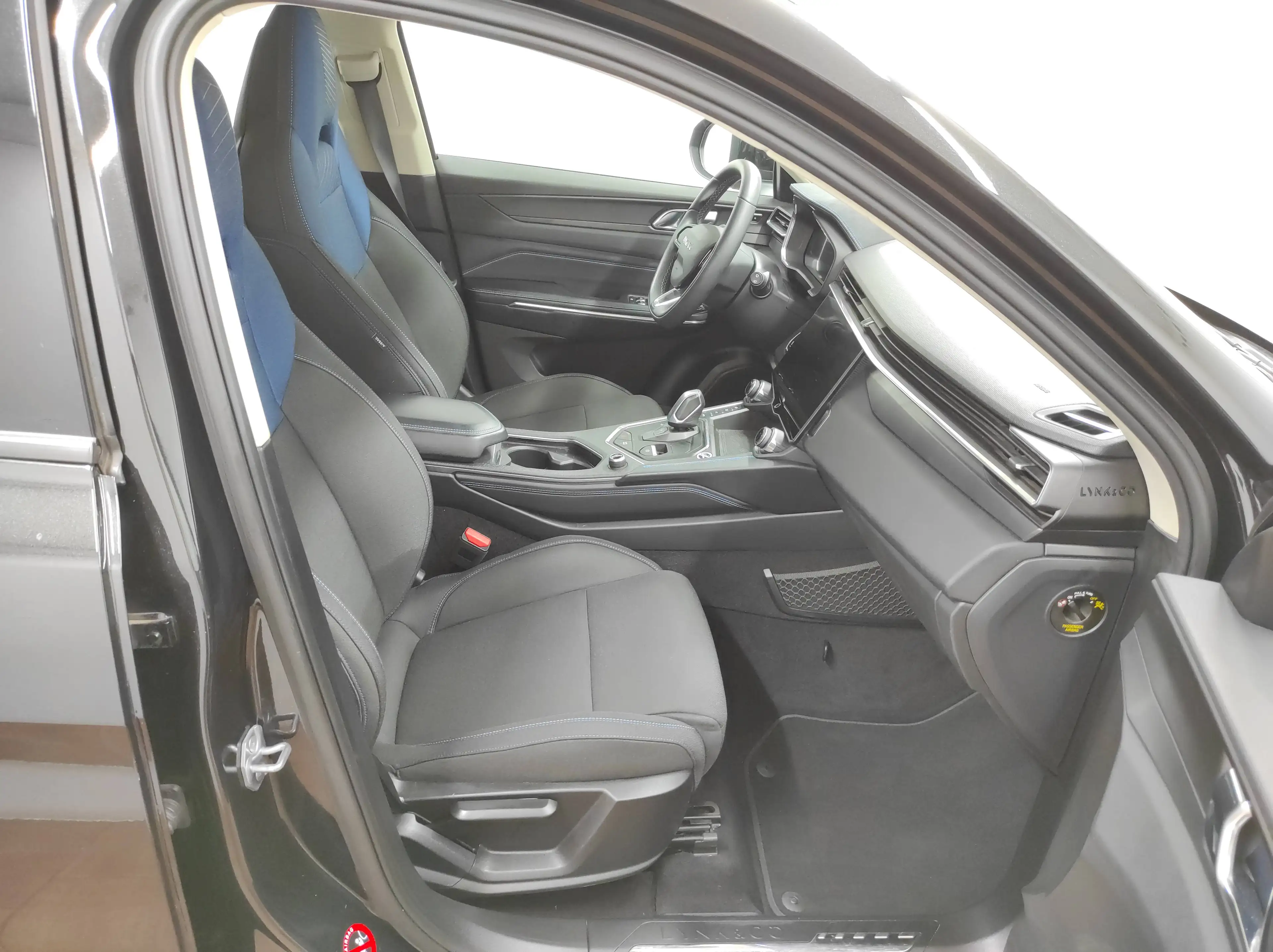 Lynk & Co 01 HEV HYBRID AUTOMATIK NAVI LED KLIMA KAMERA PANORAM — photo 10