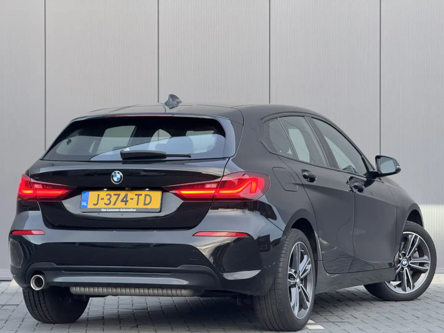BMW 118 1-serie 118i Executive Edition M | RIJKLAAR | Stuu Schwarz - 2