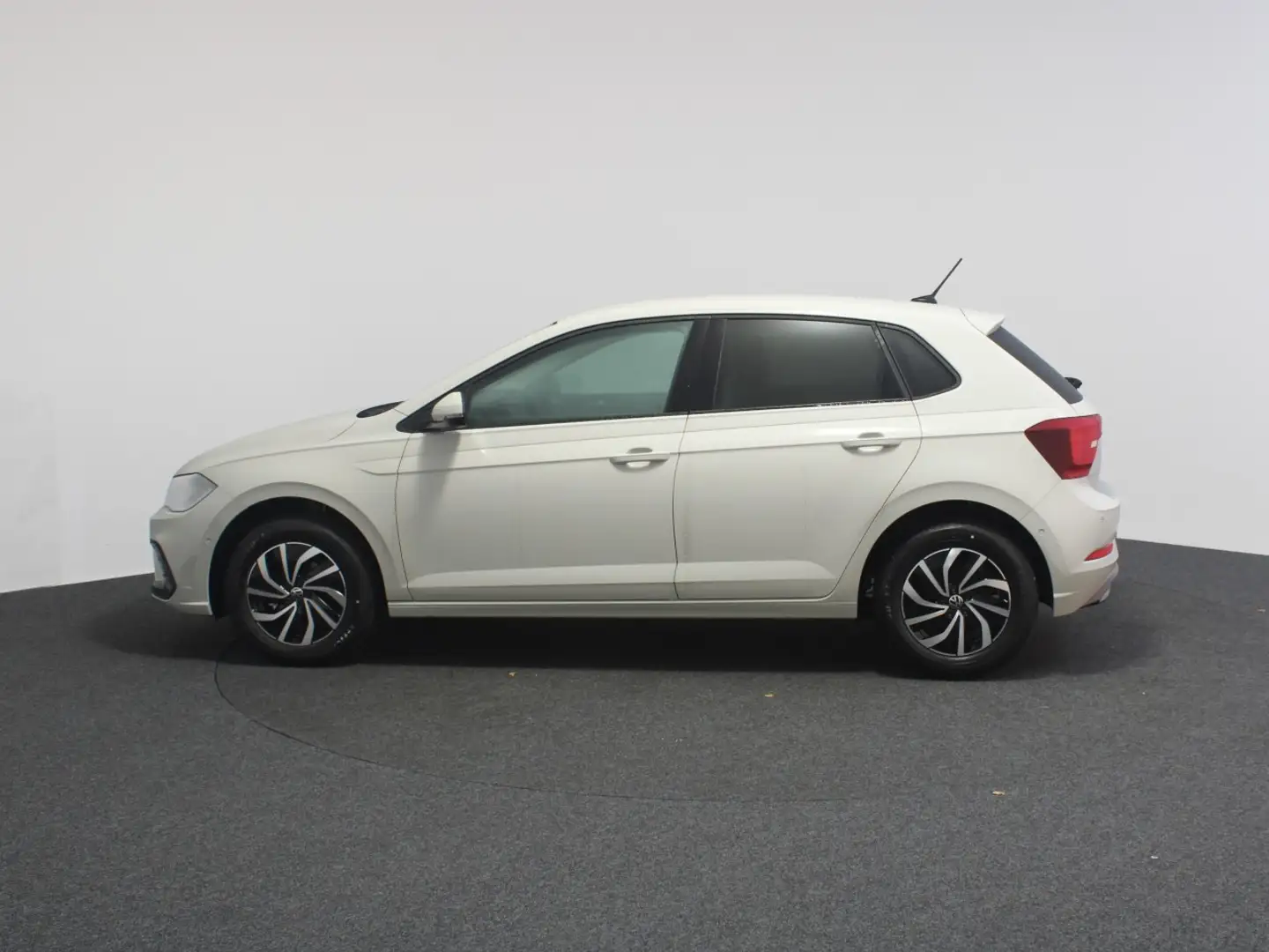 Volkswagen Polo 1.0 TSI Life Navi LED ACC SHZ Klima RFK PDC App-Co Šedá - 2