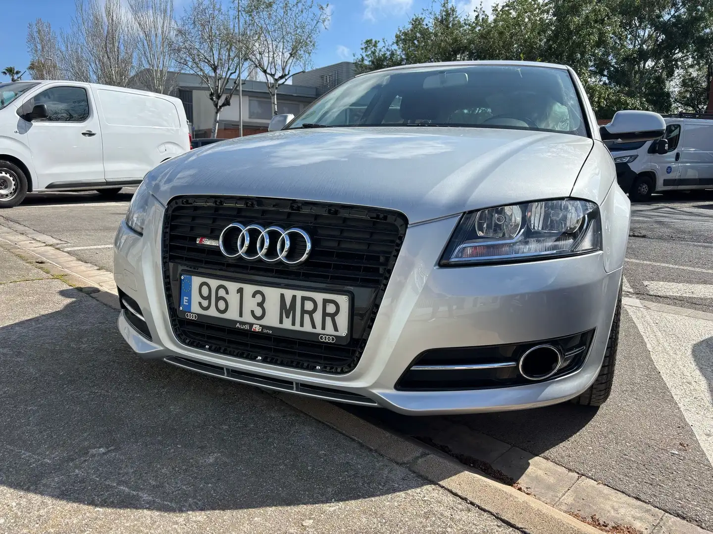 Audi A3 Sportback 1.6TDI Ambiente - 2