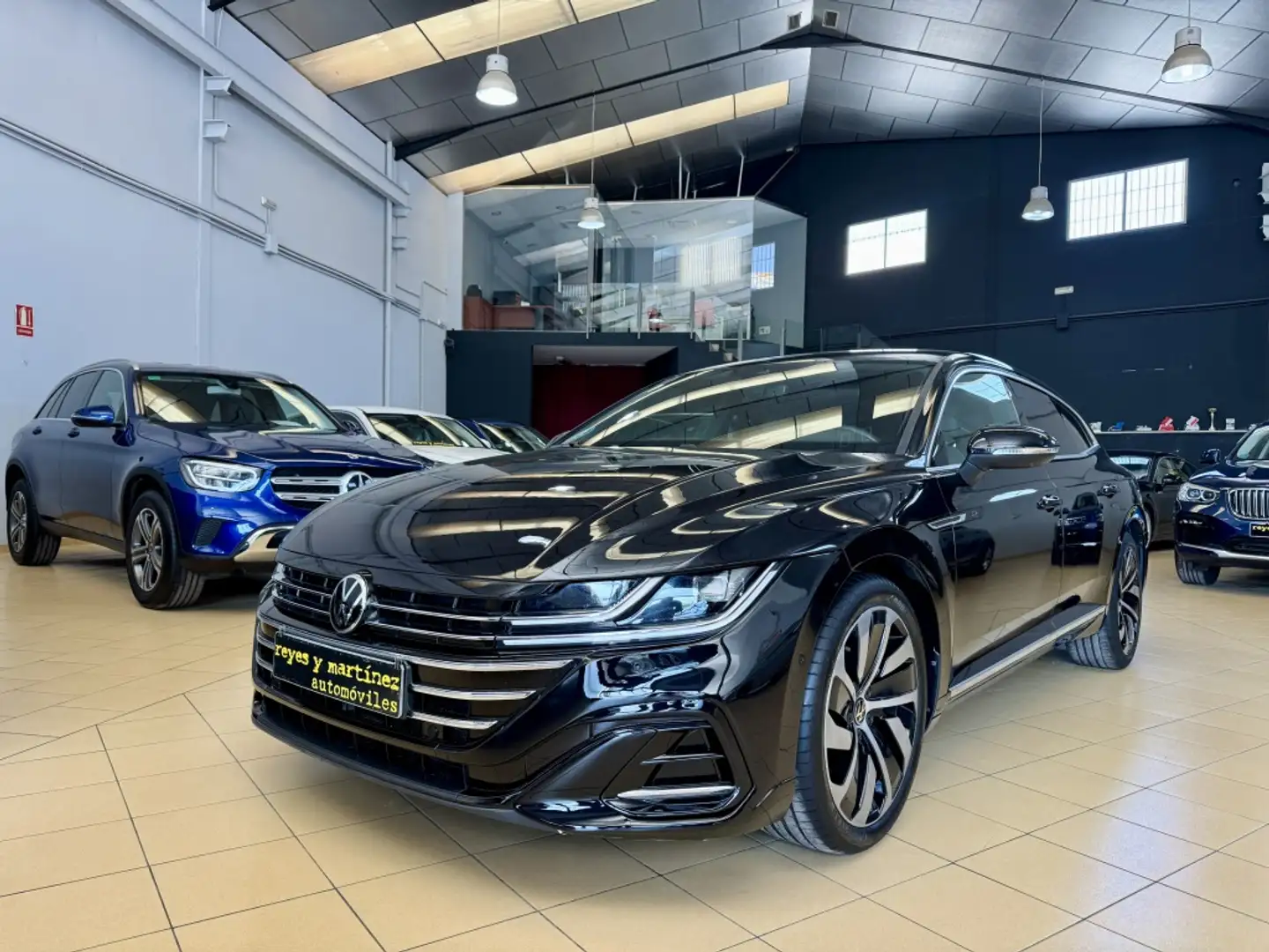 Volkswagen Arteon Shooting Brake 2.0TDI R-Line DSG7 110kW Negro - 1