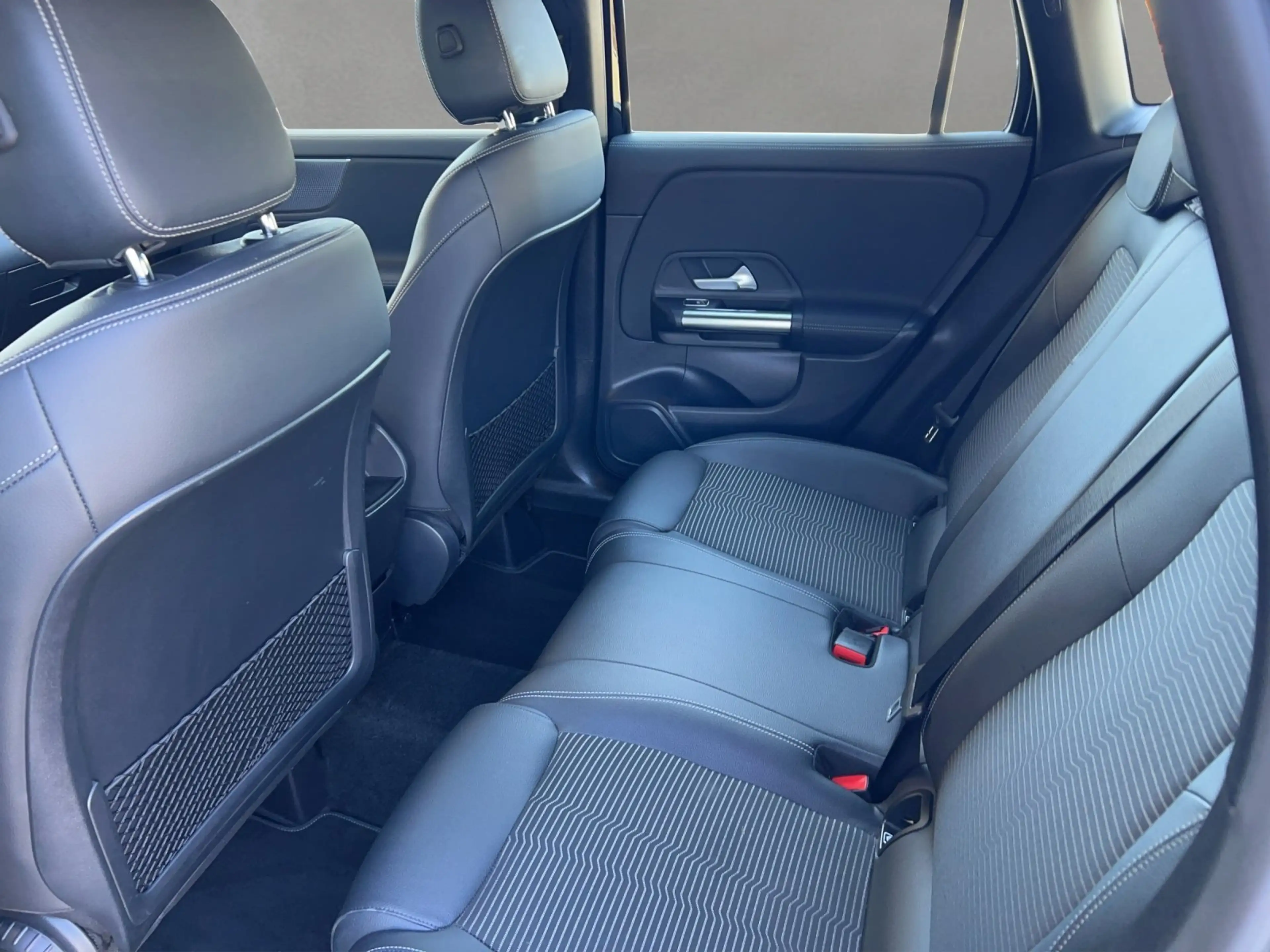 Mercedes-Benz GLA 200 GLA200d Progressive AdvancedMBUX Busines DAB 19" — photo 8