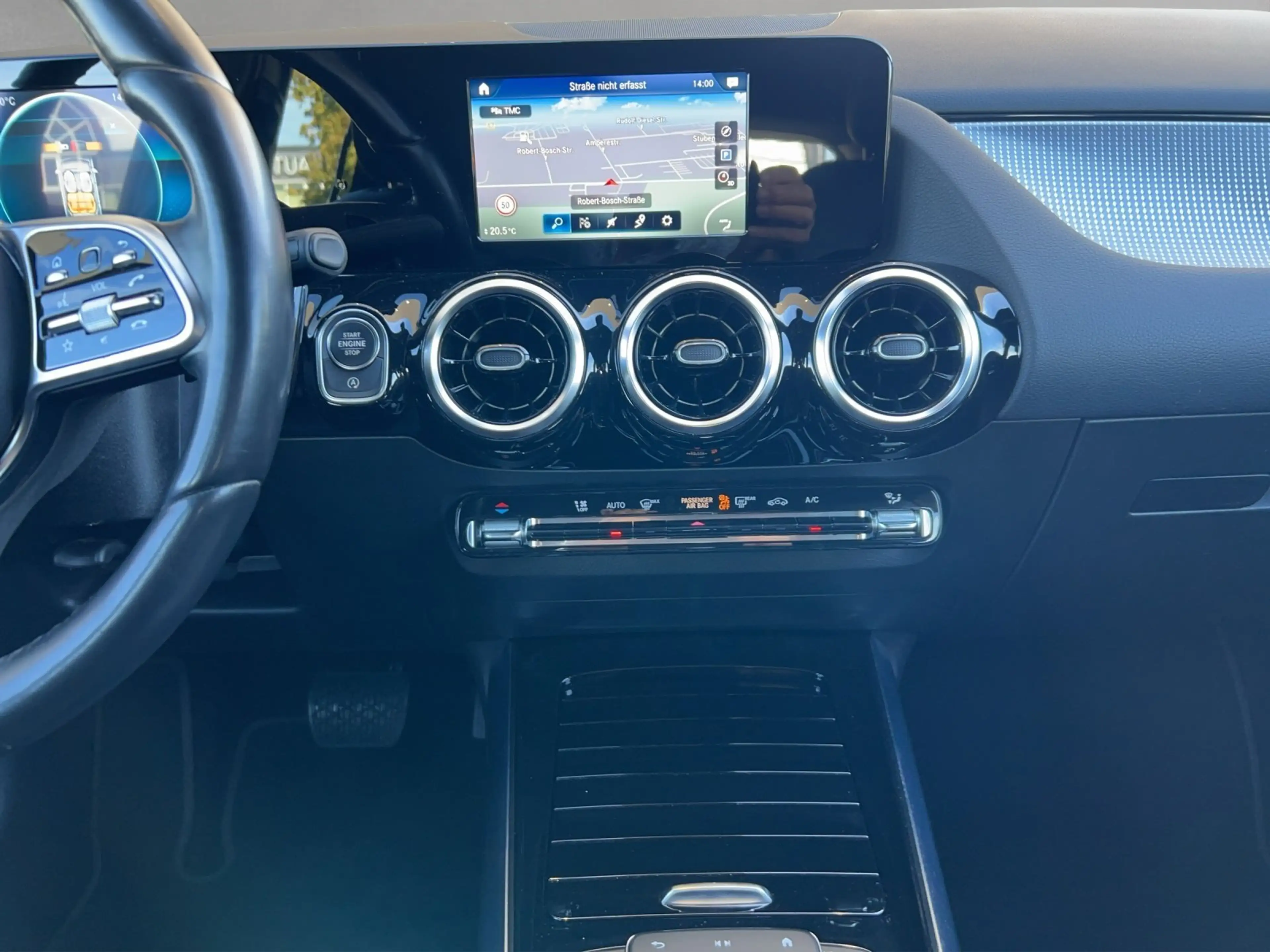 Mercedes-Benz GLA 200 GLA200d Progressive AdvancedMBUX Busines DAB 19" — photo 11