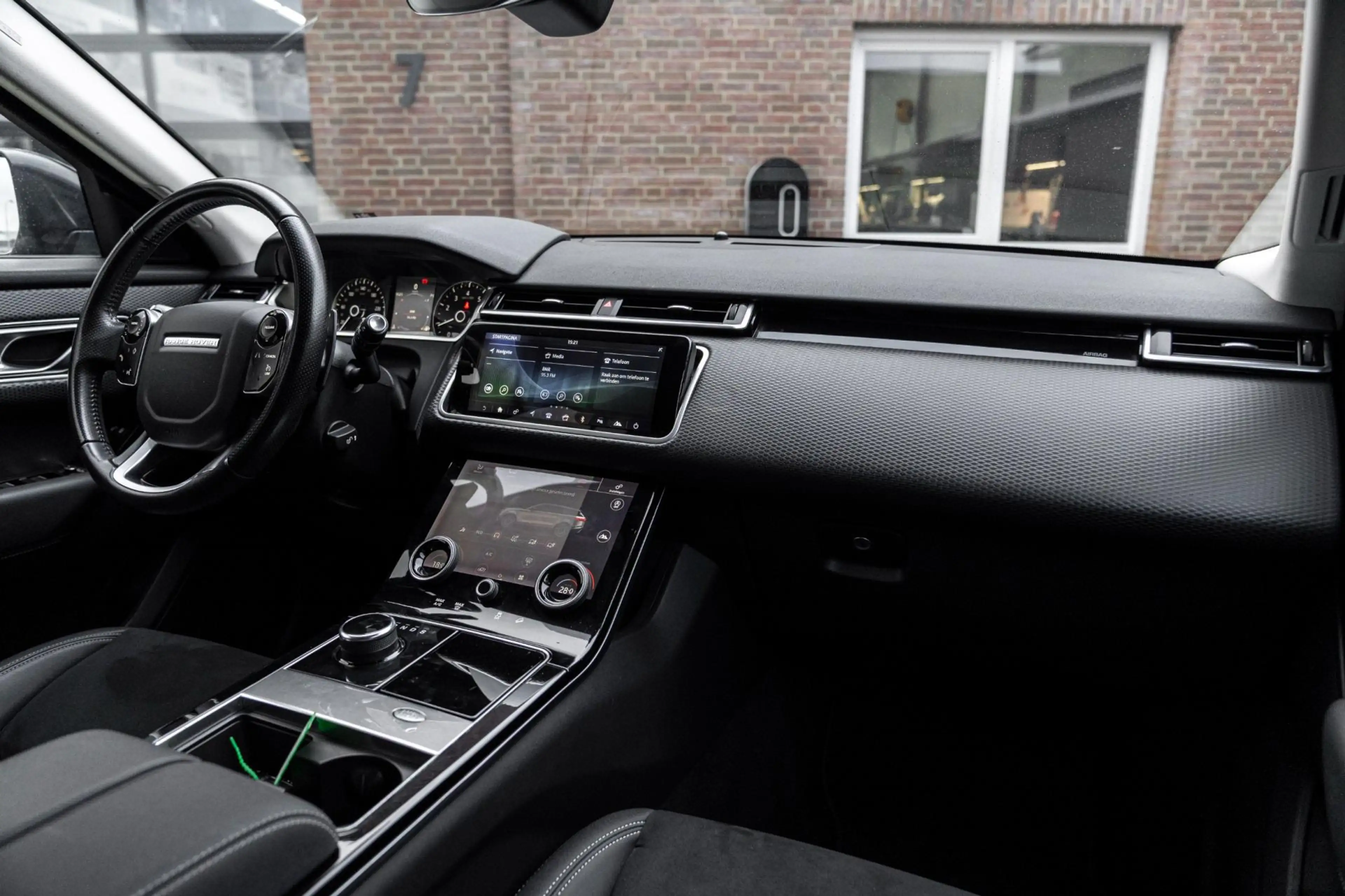 Land Rover Range Rover Velar 2.0 Turbo 250 PK 1e eigenaar AWD R-Dynamic Keyless — photo 25