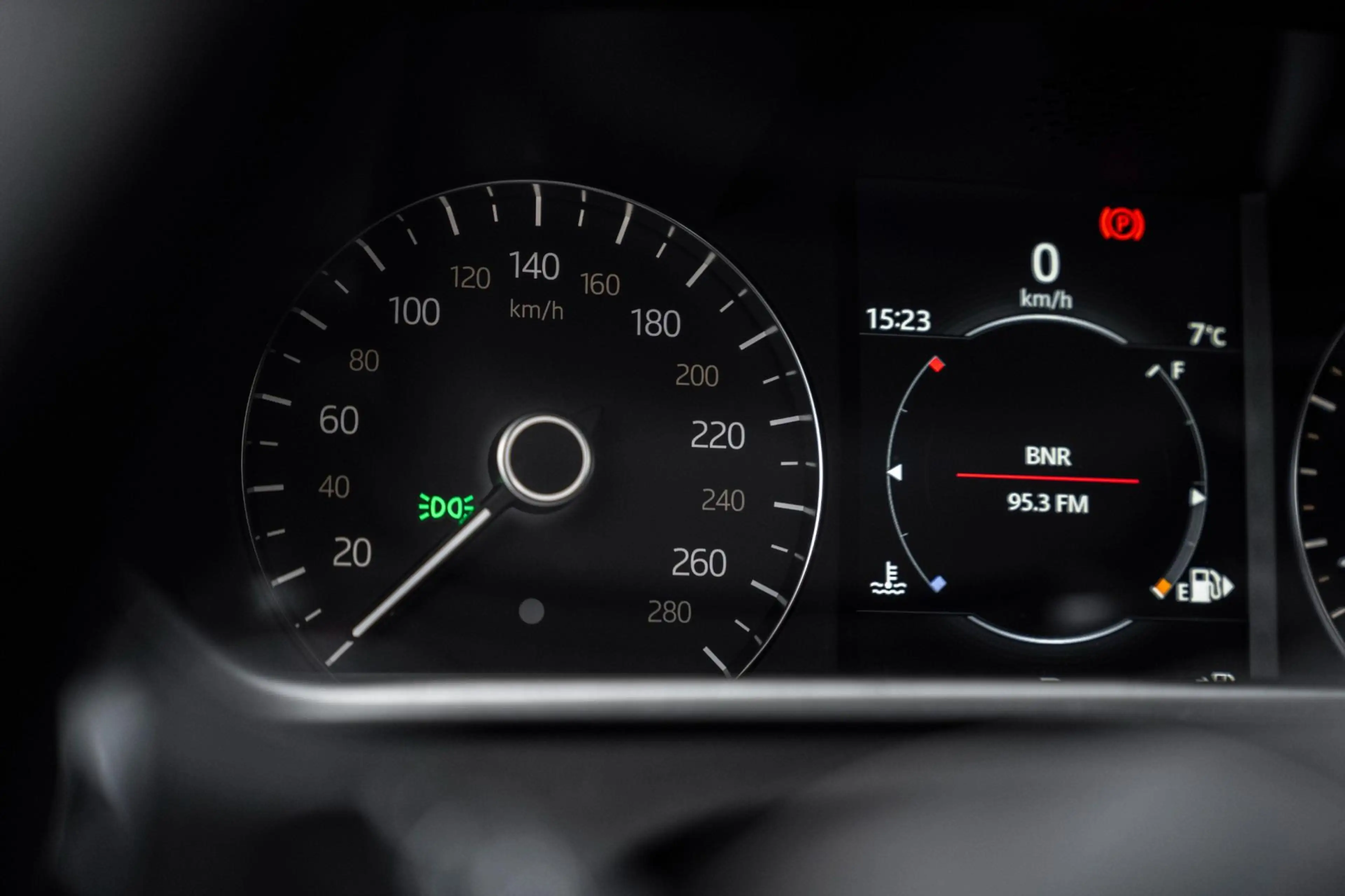 Land Rover Range Rover Velar 2.0 Turbo 250 PK 1e eigenaar AWD R-Dynamic Keyless — photo 23