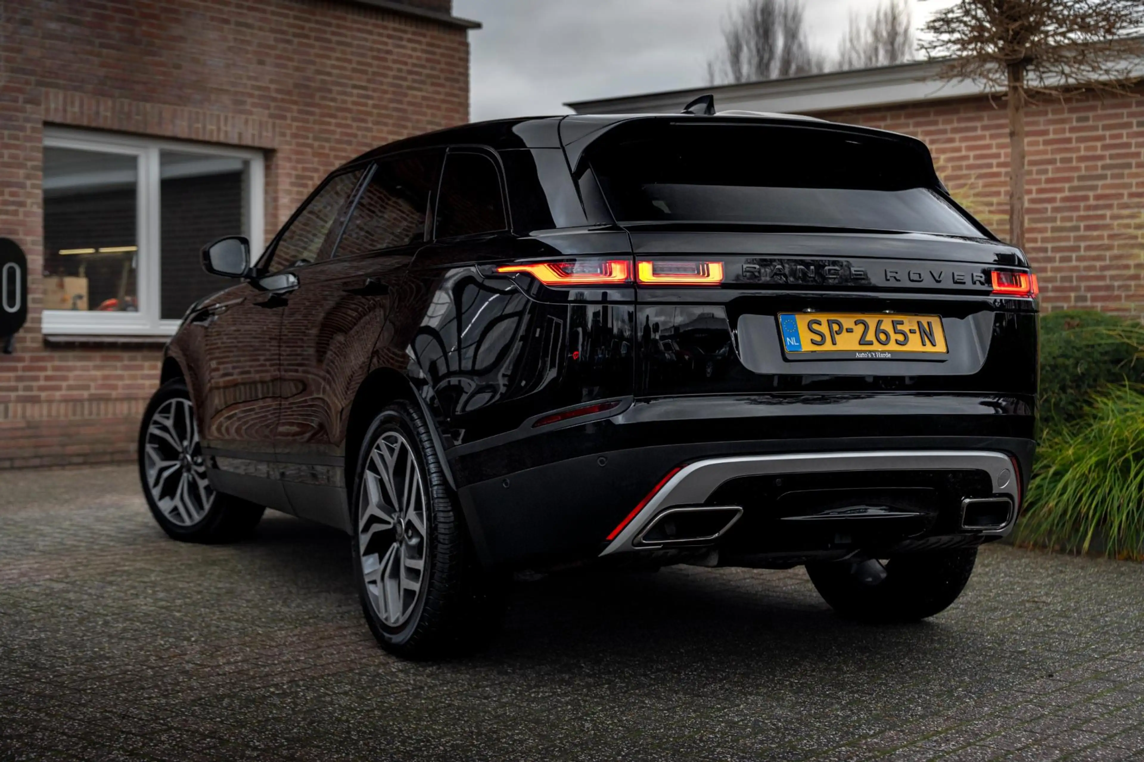 Land Rover Range Rover Velar 2.0 Turbo 250 PK 1e eigenaar AWD R-Dynamic Keyless — photo 2