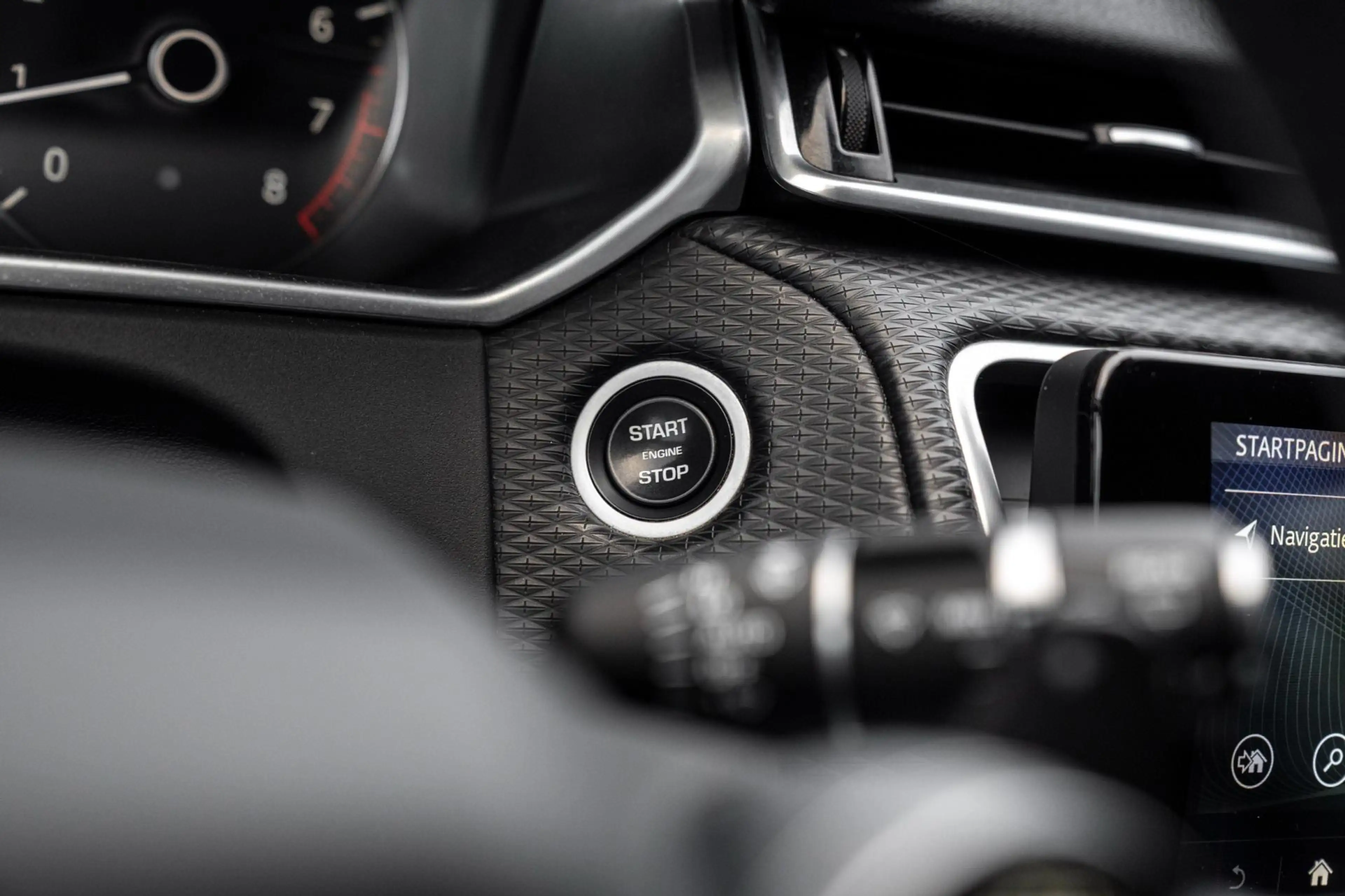 Land Rover Range Rover Velar 2.0 Turbo 250 PK 1e eigenaar AWD R-Dynamic Keyless — photo 28