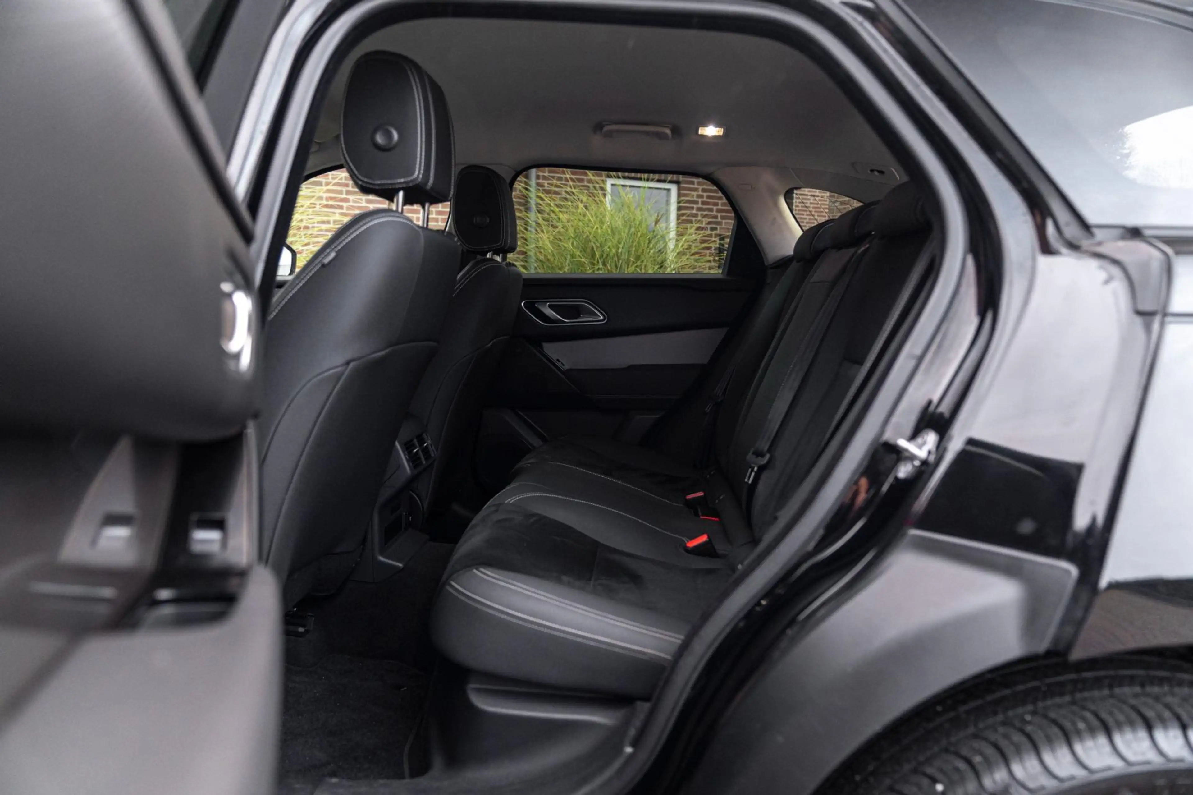 Land Rover Range Rover Velar 2.0 Turbo 250 PK 1e eigenaar AWD R-Dynamic Keyless — photo 24