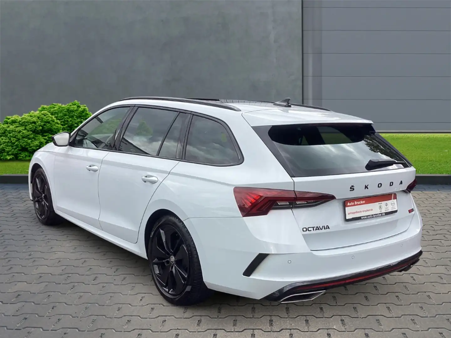 Skoda Octavia Combi RS 2.0 TDI+Navi+el.Panoramadach+Alufelgen+LE Weiß - 2