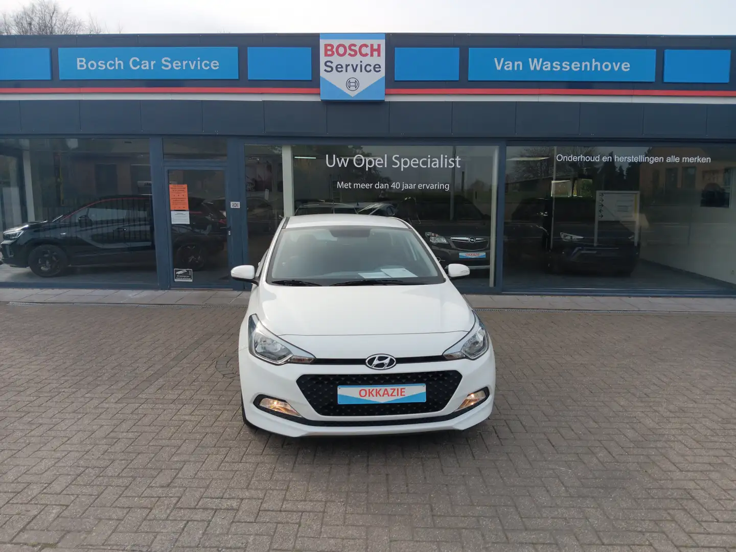 Hyundai i20 1.2i benzine 55 kw slechts 37121 km ! Wit - 2