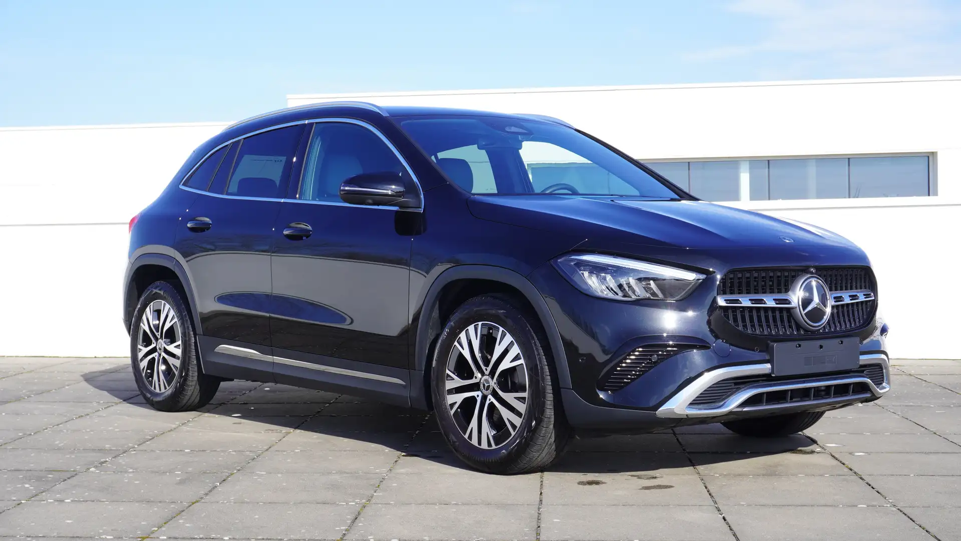 Mercedes-Benz GLA 180 LUX/MEMO/LEDER/PROGRESSIVE/TREKH/360 CAM/SPOORASS Noir - 1
