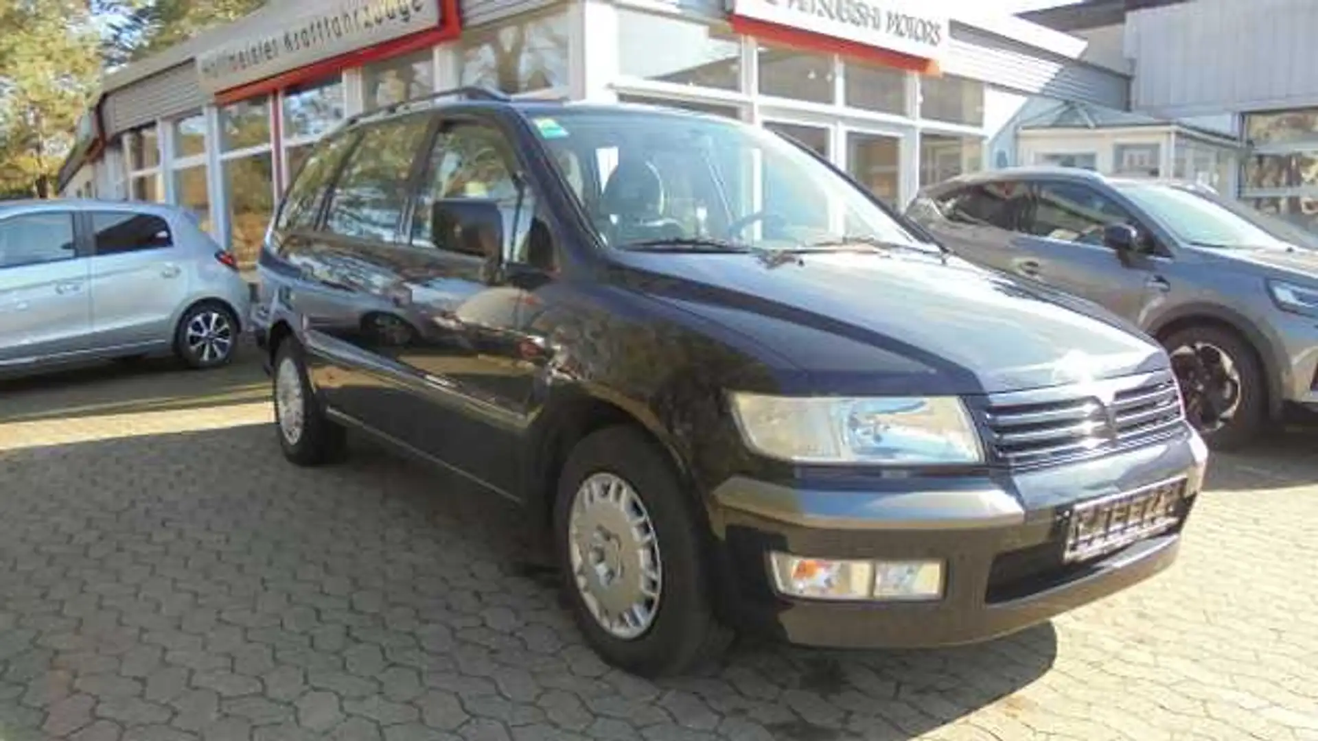 Mitsubishi Space Wagon 2,4 GLX 6 Sitzer Azul - 2