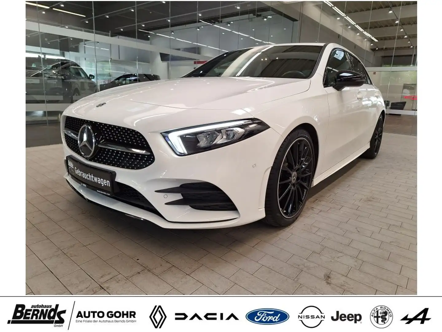 Mercedes-Benz A 180 AMG Line KLIMAAUTOMATIK SHZ NAVIGATION Weiß - 1