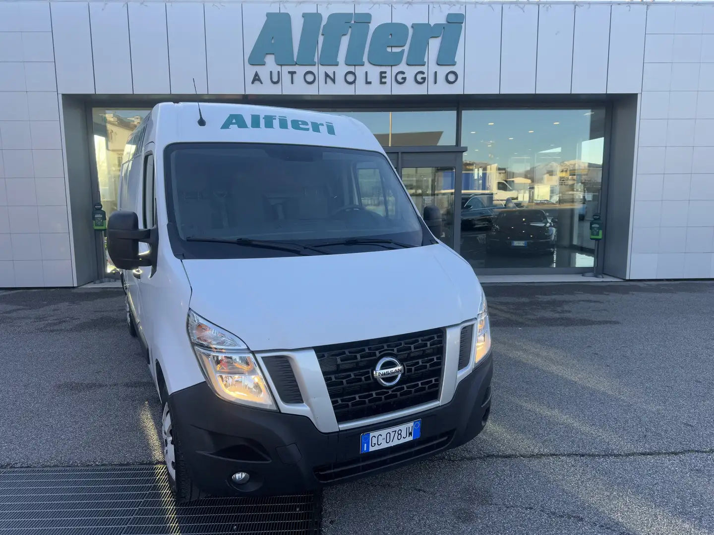 Nissan NV400 35 2.3dCi FurgL2H2 130cv E6B 3000x1780x1900 kg1381 Blanc - 1