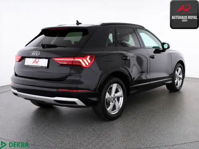 Audi Q3 view 5