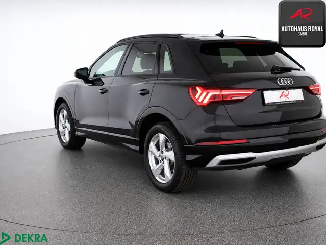 Audi Q3 view 3