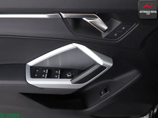 Audi Q3 view 14