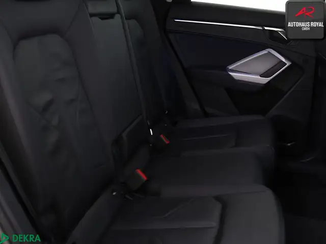 Audi Q3 view 13