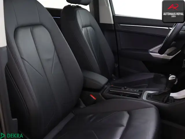 Audi Q3 view 12