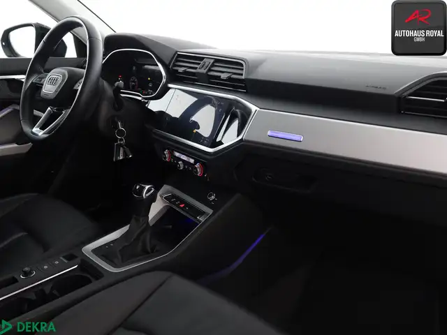 Audi Q3 view 11