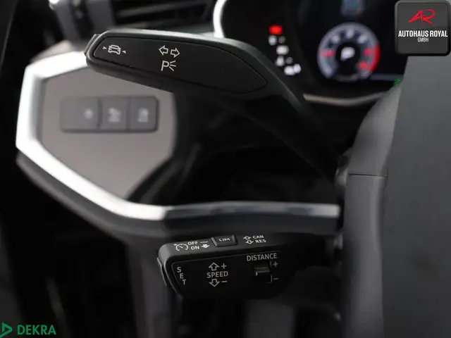 Audi Q3 view 15