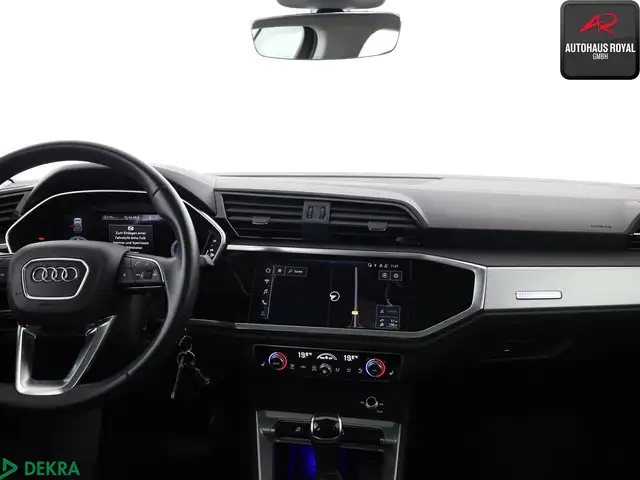 Audi Q3 view 9