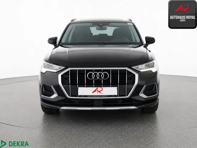 Audi Q3 view 8